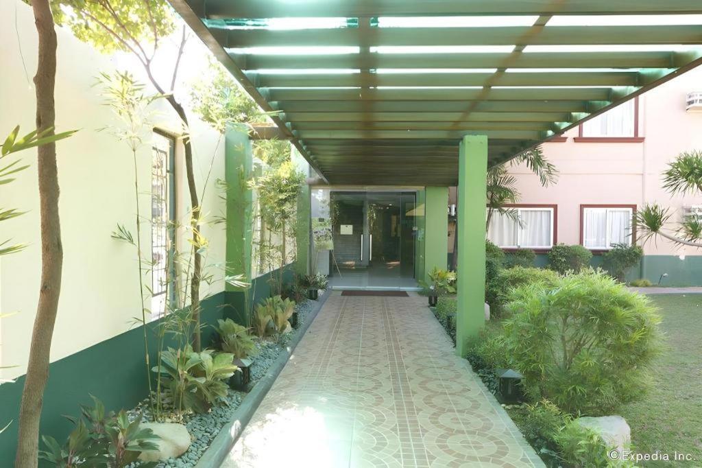 Holiday Spa Hotel Cebu Exteriör bild